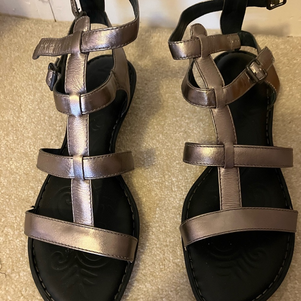 Born Metallic Sandals Modern Strappy Design Great condition